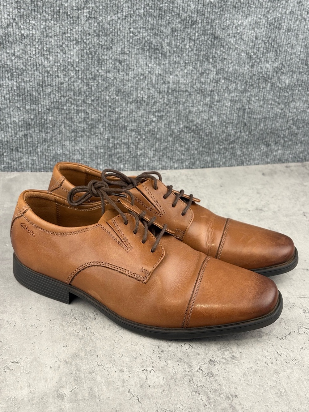 Men's Clarks Tilden Cap Toe Dark Tan Dress Shoes Size 9M Great Condition